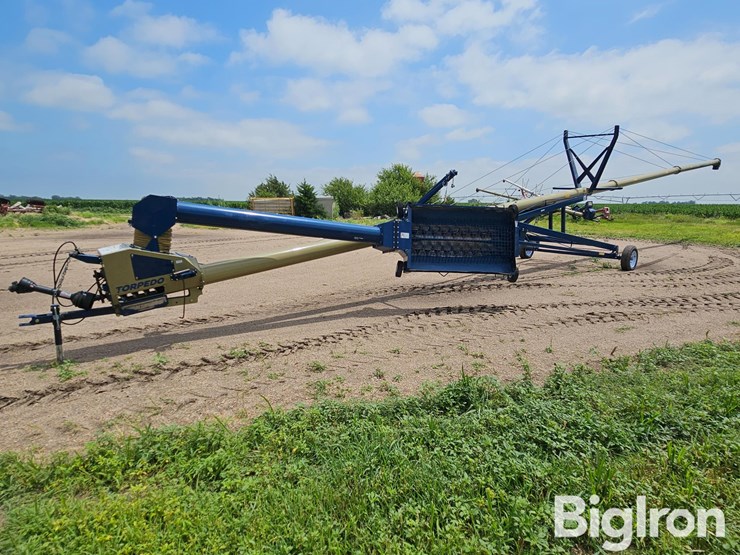2022-harvest-international-h1084xt-torpedo-auger-w/swing-hopper-image-1
