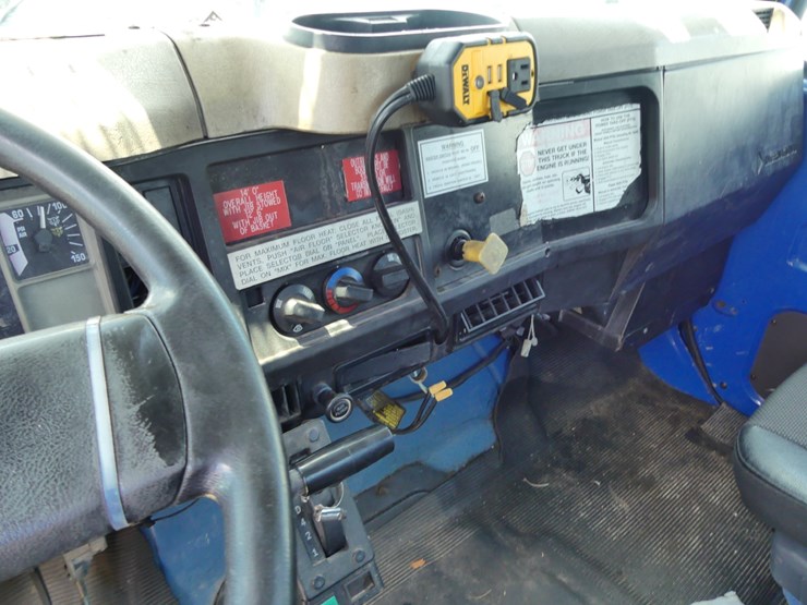 2001-international-4700-image-16