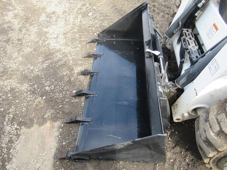 wildcat-68"-skid-steer-tooth-bucket-image-2