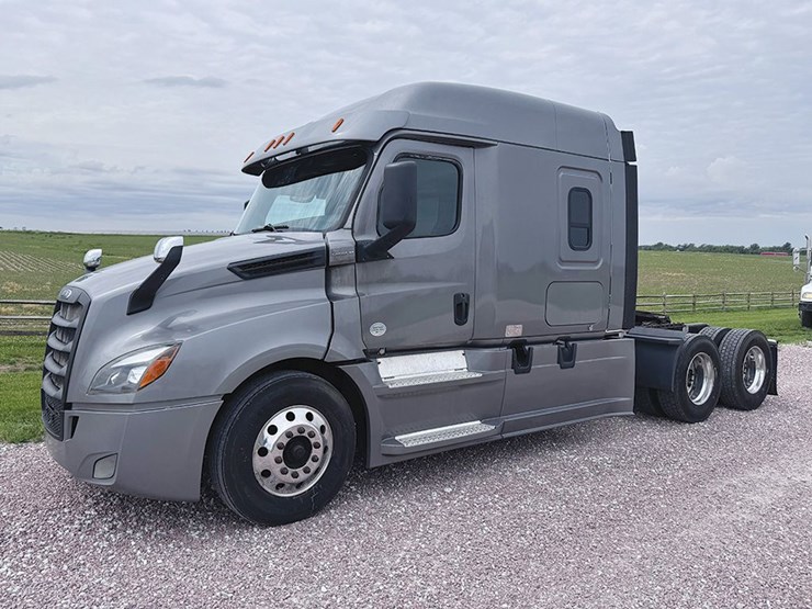 2023-freightliner-cascadia-126-image-1