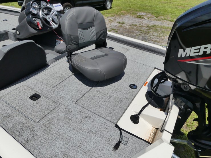 2020-basstracker-17.5'-aluminum-bass-boat-image-11