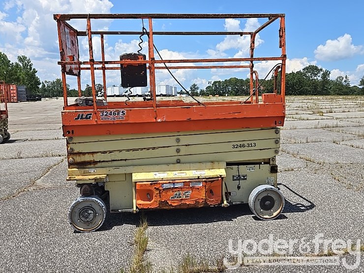 2016-jlg-3246es-image-2