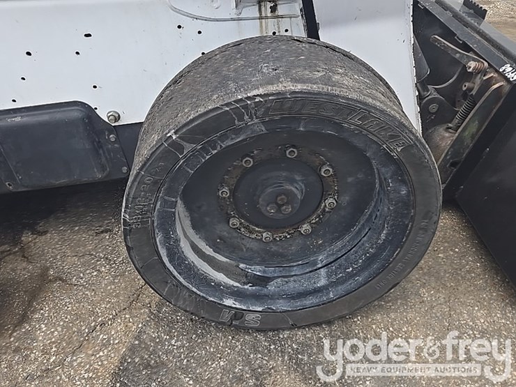 2015-bobcat-s770-image-12