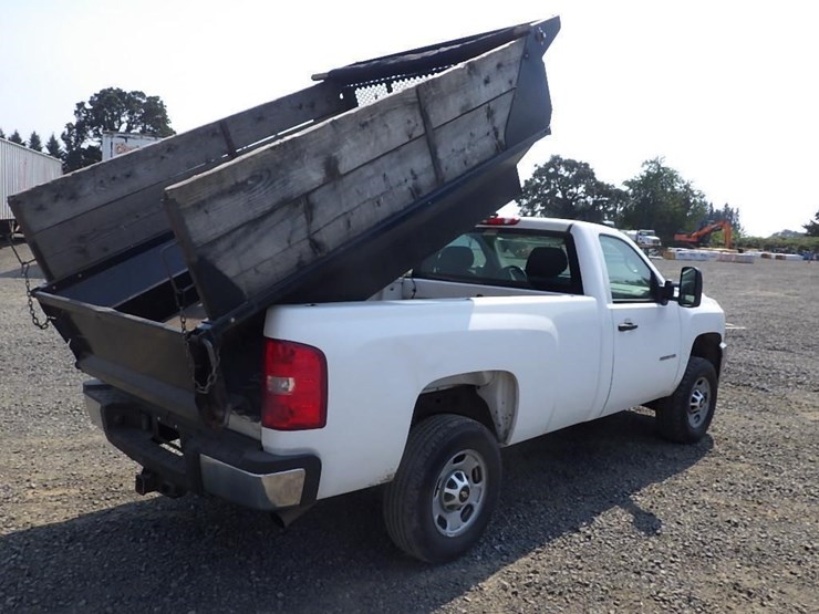 2013-chevrolet-2500-image-5