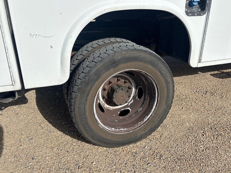 2016-ford-f550-image-23