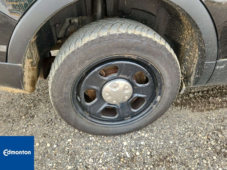2016-ford-explorer-image-27
