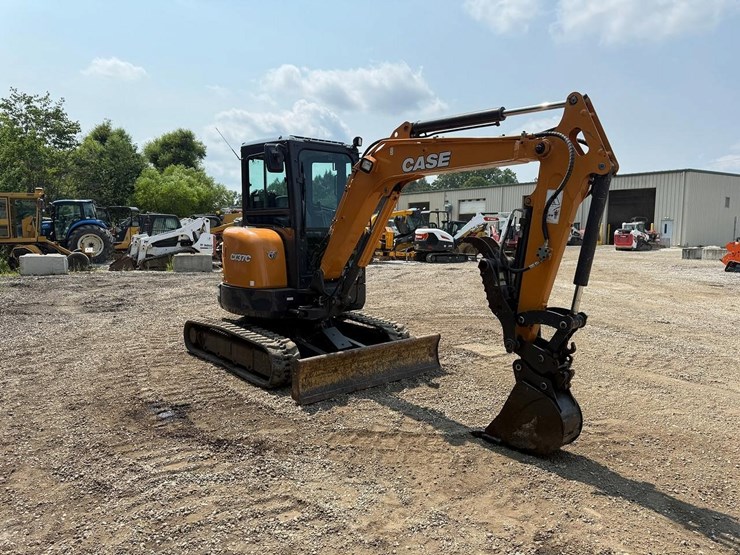 2024-case-cx37c-image-6