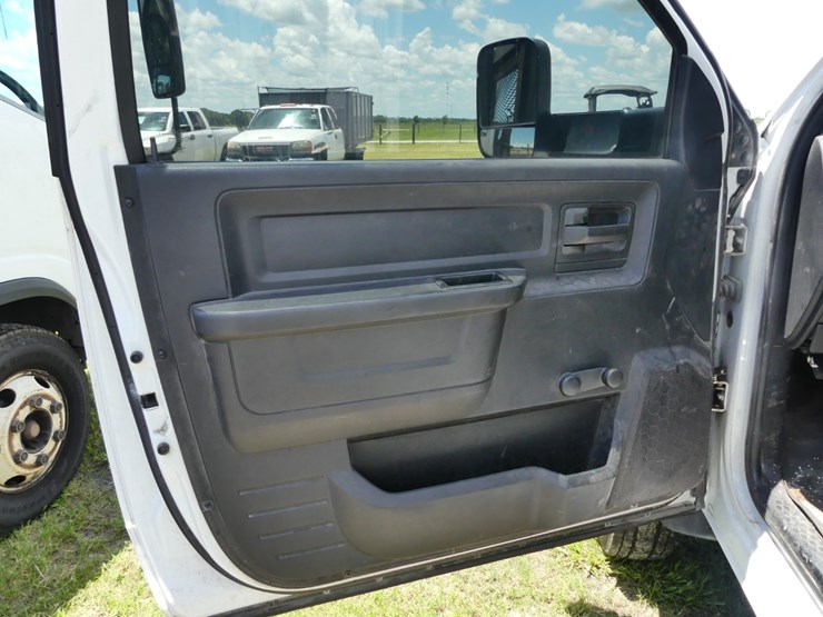 2014-dodge-ram-5500-image-21