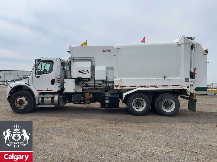 2016-freightliner-m2-106-image-6
