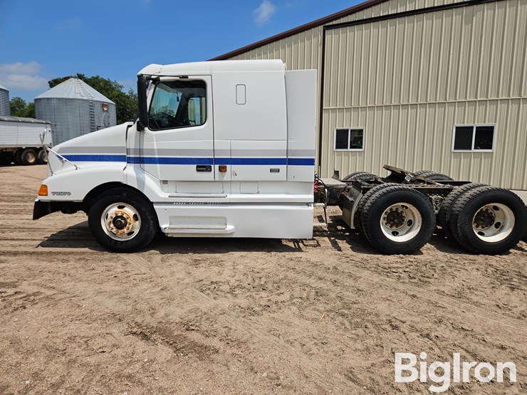 1999-volvo-vnl64t-t/a-truck-tractor-image-8