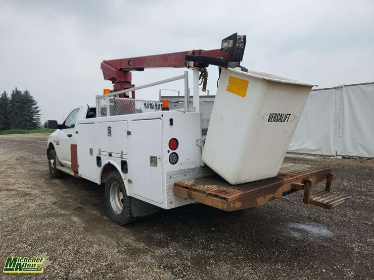 2016-dodge-3500-image-3