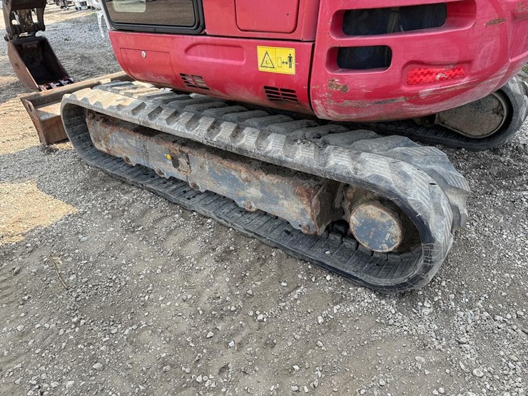 2018-takeuchi-tb260-image-16