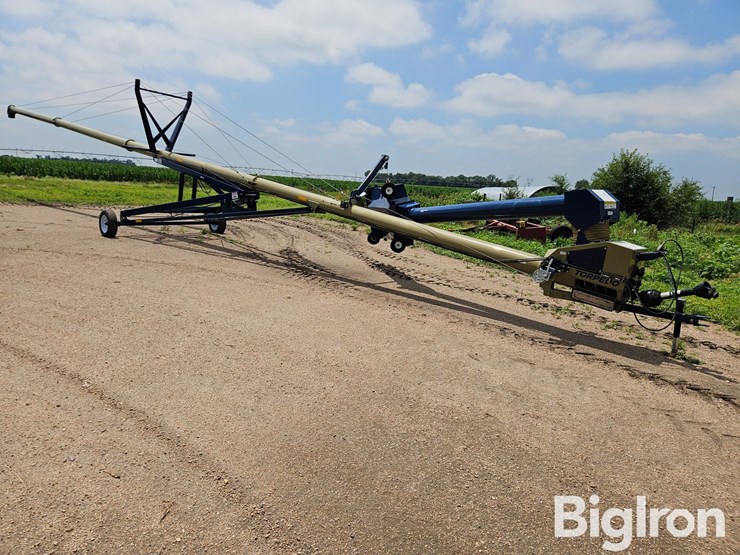 2022-harvest-international-h1084xt-torpedo-auger-w/swing-hopper-image-4