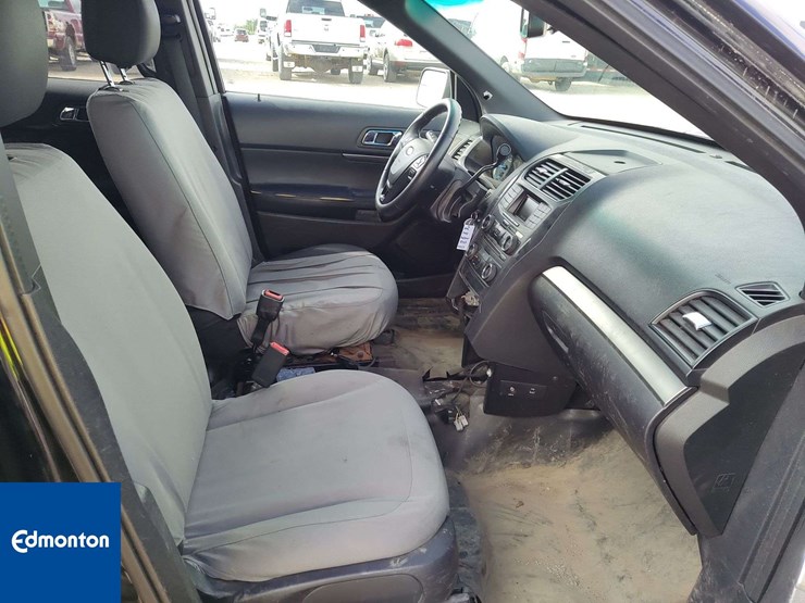 2016-ford-explorer-image-29