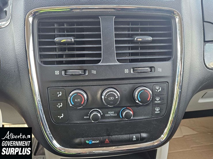 2011-dodge-grand-caravan-se-image-12