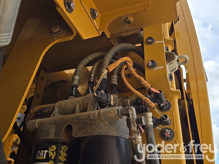 2019-caterpillar-336-image-45