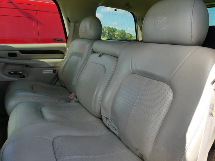 2002-cadillac-escalade-image-10