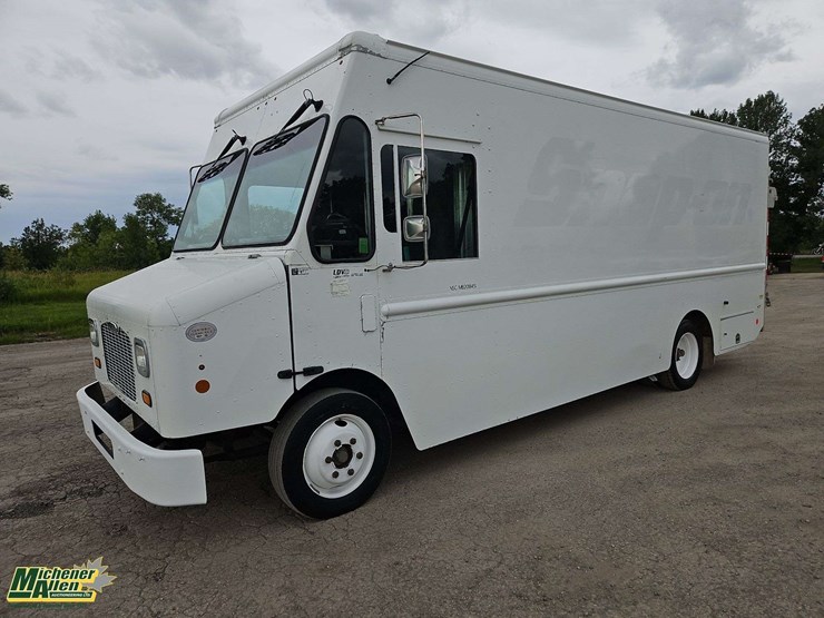 2016-freightliner-mt45-image-1