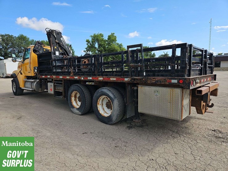 2004-sterling-lt9500-image-3