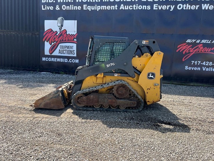 2019-deere-317g-image-3