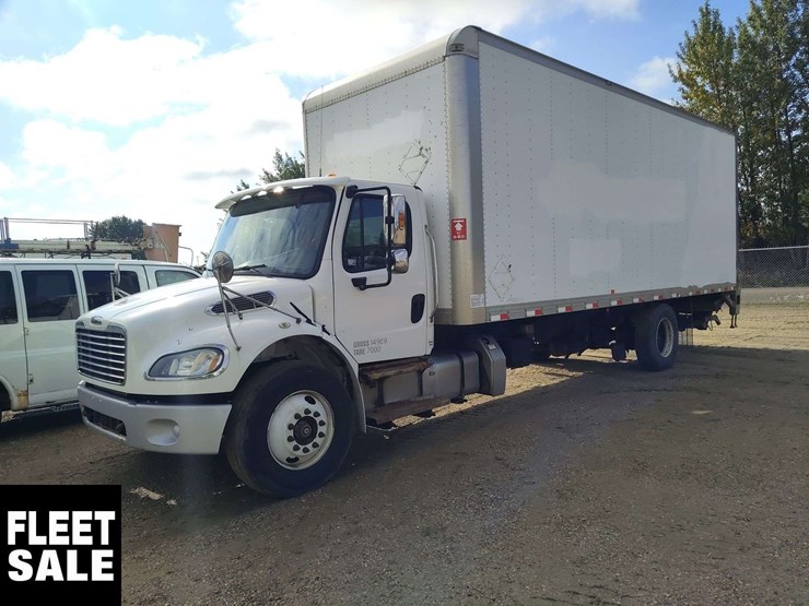 2017-freightliner-m2-106-image-1