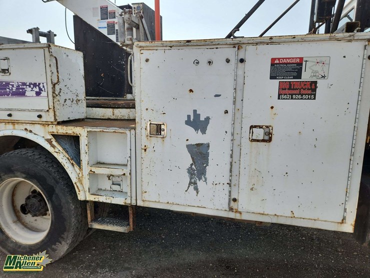 2000-freightliner-fl70-image-39