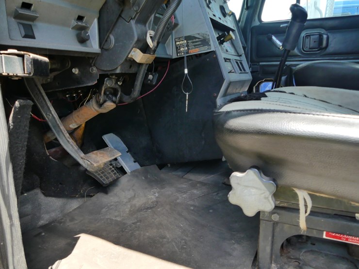1999-mack-ch613-image-17