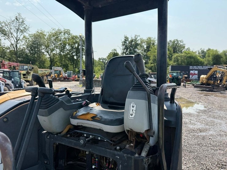 caterpillar-305-image-19