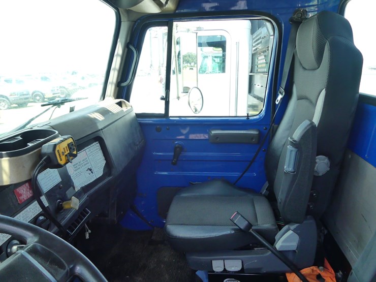 2001-international-4700-image-14