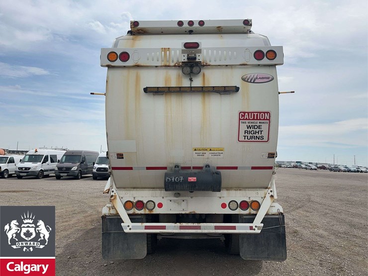 2016-freightliner-m2-106-image-7