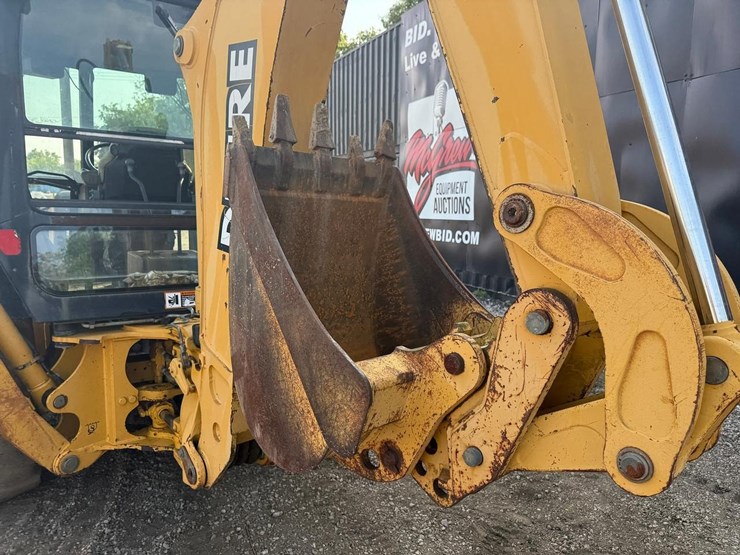 2024-deere-310e-image-18
