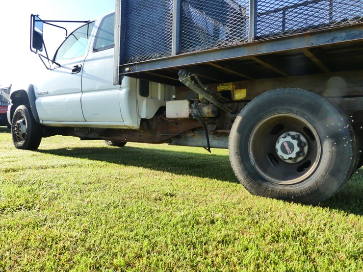 2005-gmc-3500-image-5