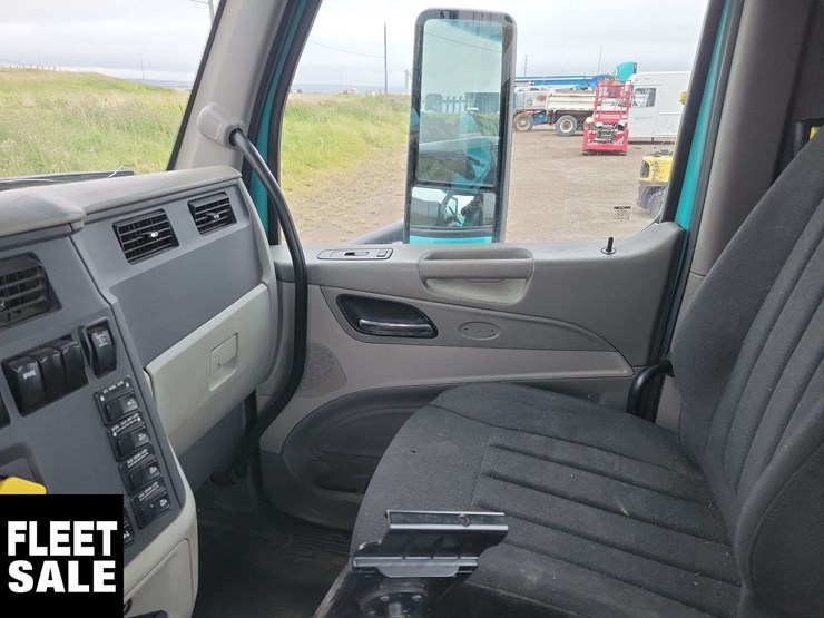 2018-peterbilt-579-image-25
