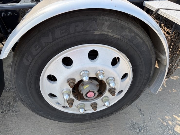 2020-peterbilt-579-image-15