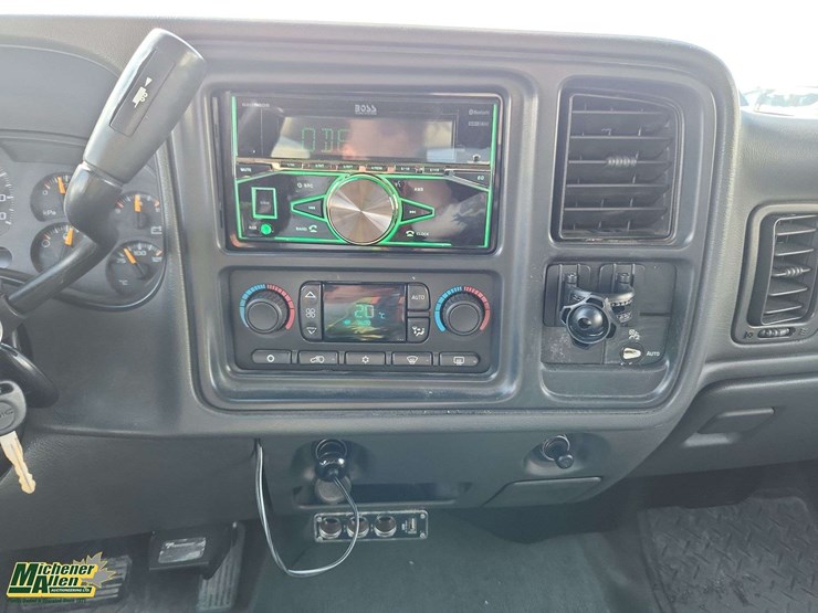 2003-gmc-sierra-2500-image-5