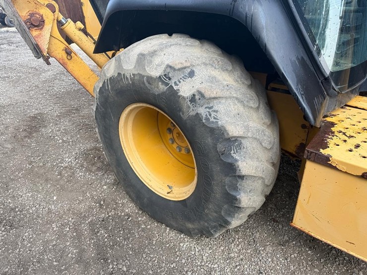 2024-deere-310e-image-14