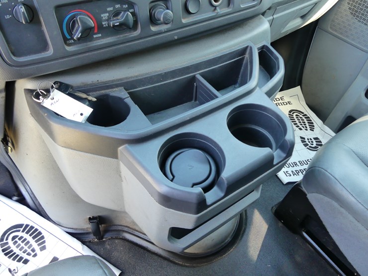 2010-ford-e250-image-15