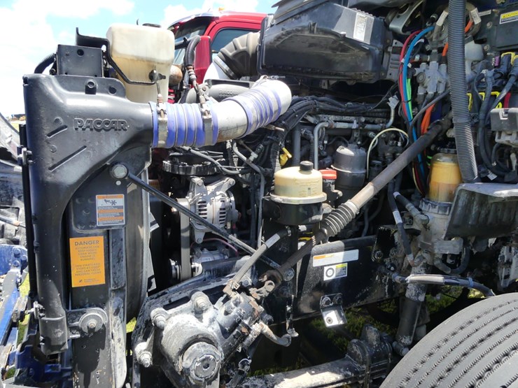 2017-peterbilt-579-image-10