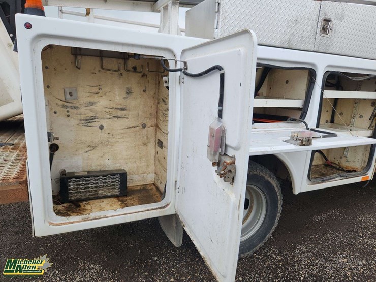 2016-dodge-3500-image-32