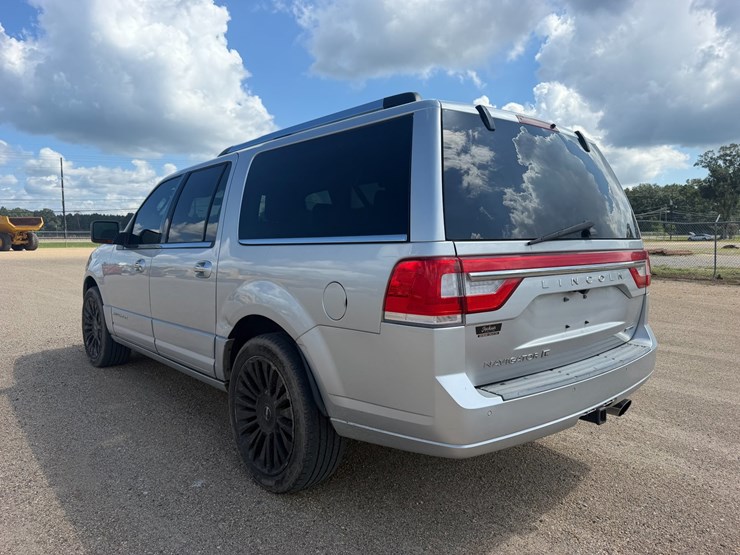 2015-lincoln-navigator-image-3
