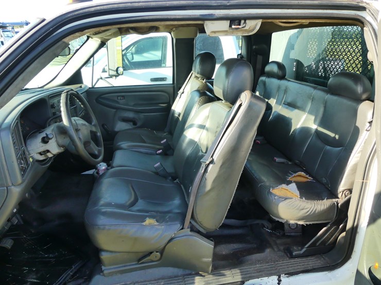2005-gmc-3500-image-10