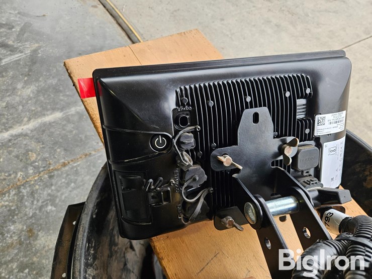 2023-john-deere-g5-plus-universal-display-image-11
