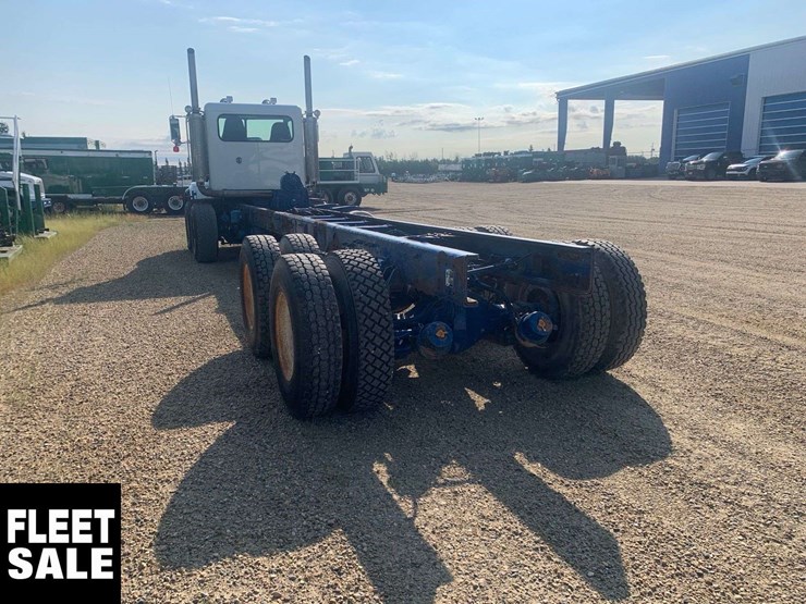 2007-peterbilt-378-twin-steer-t/a-cab-&-chassis-image-9