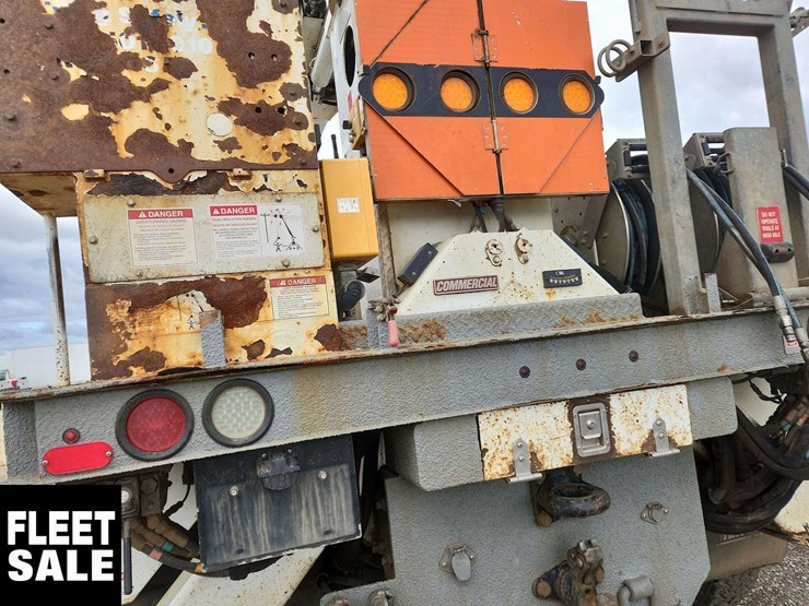 2013-freightliner-m2-106-image-40