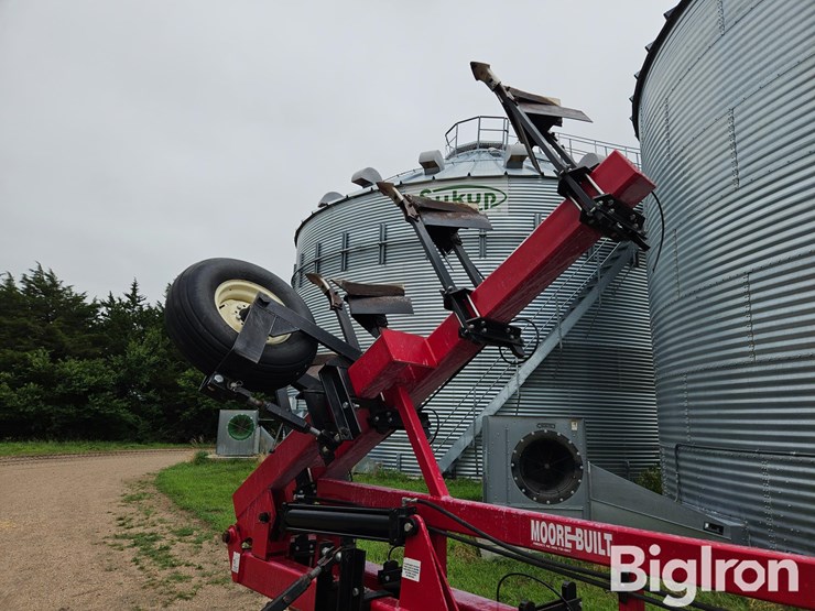 moore-built/hawkins-937-16r30-ditcher/hiller-w/liquid-fertilizer-image-11
