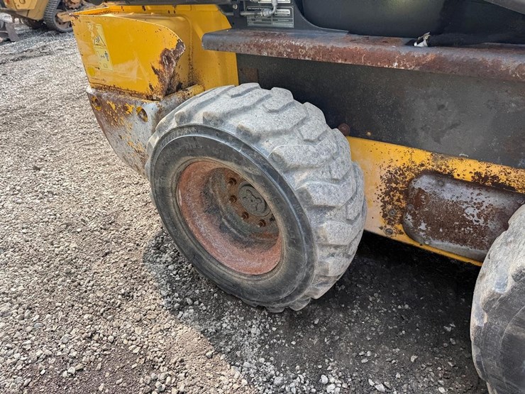 new-holland-l220-image-13