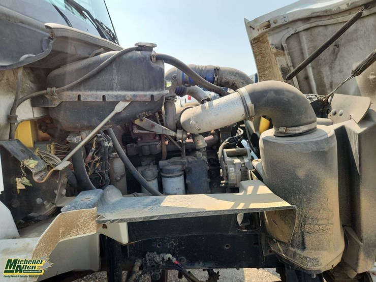 2000-freightliner-fl70-image-28