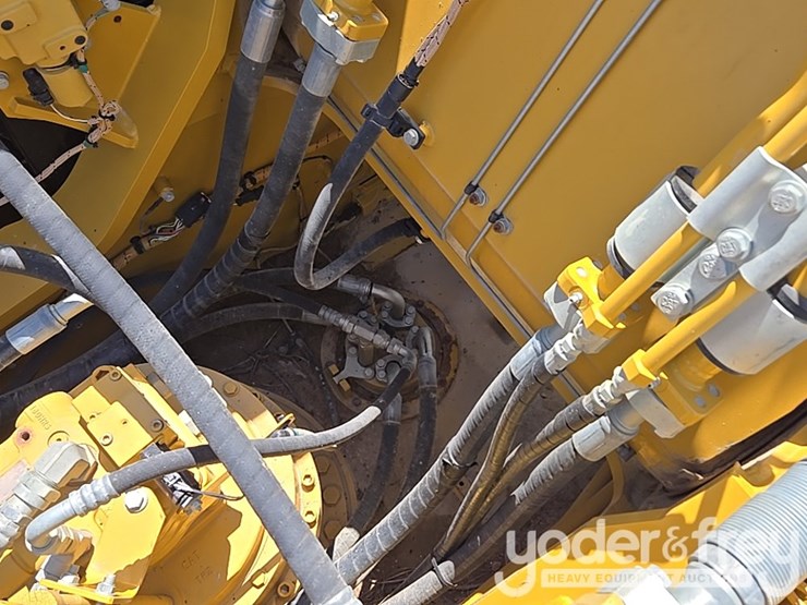 2019-caterpillar-336-image-48