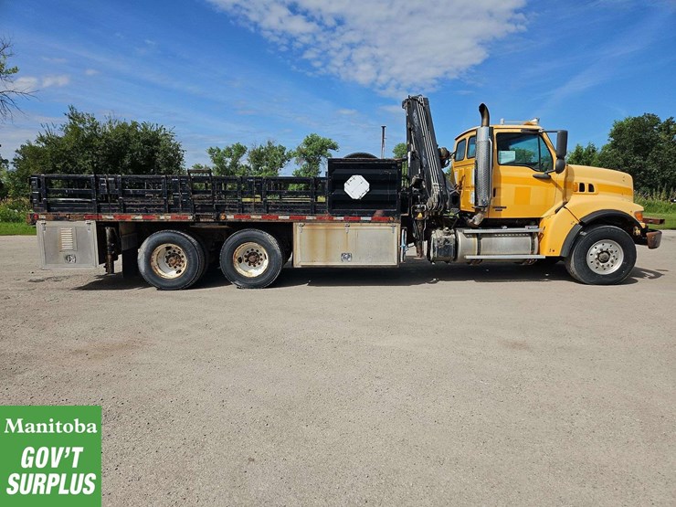 2004-sterling-lt9500-image-9