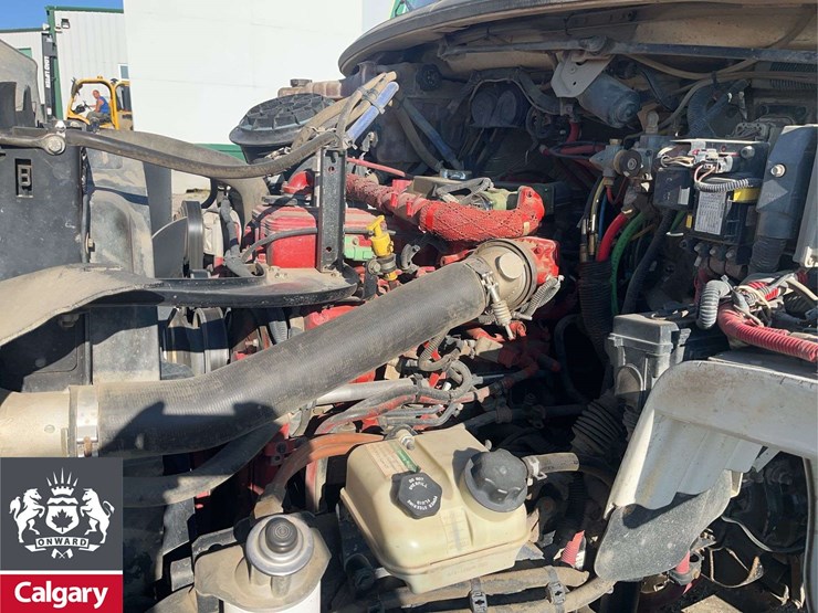 2015-freightliner-m2-106-image-22